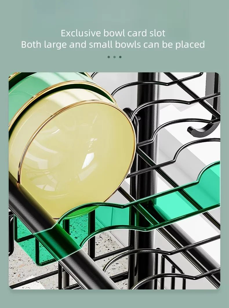 Égouttoir à vaisselle sur l'évier,