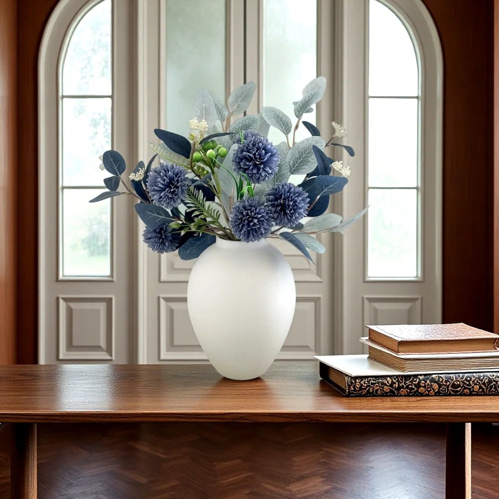 Vase en métal moderne,