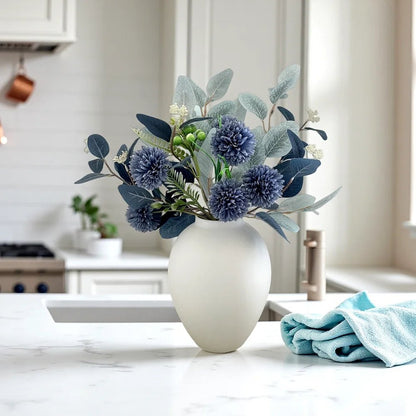 Vase en métal moderne,