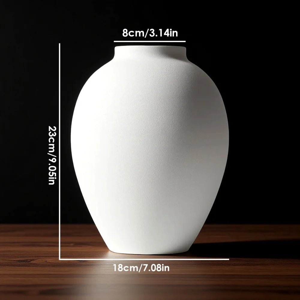 Vase en métal moderne,