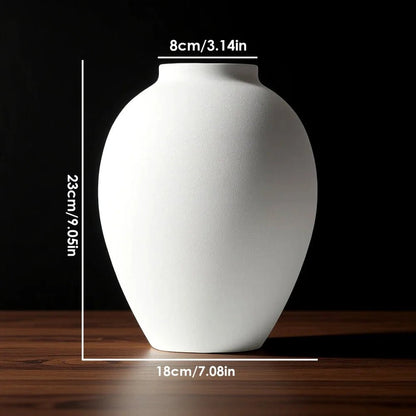 Vase en métal moderne,