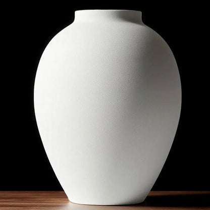 Vase en métal moderne,