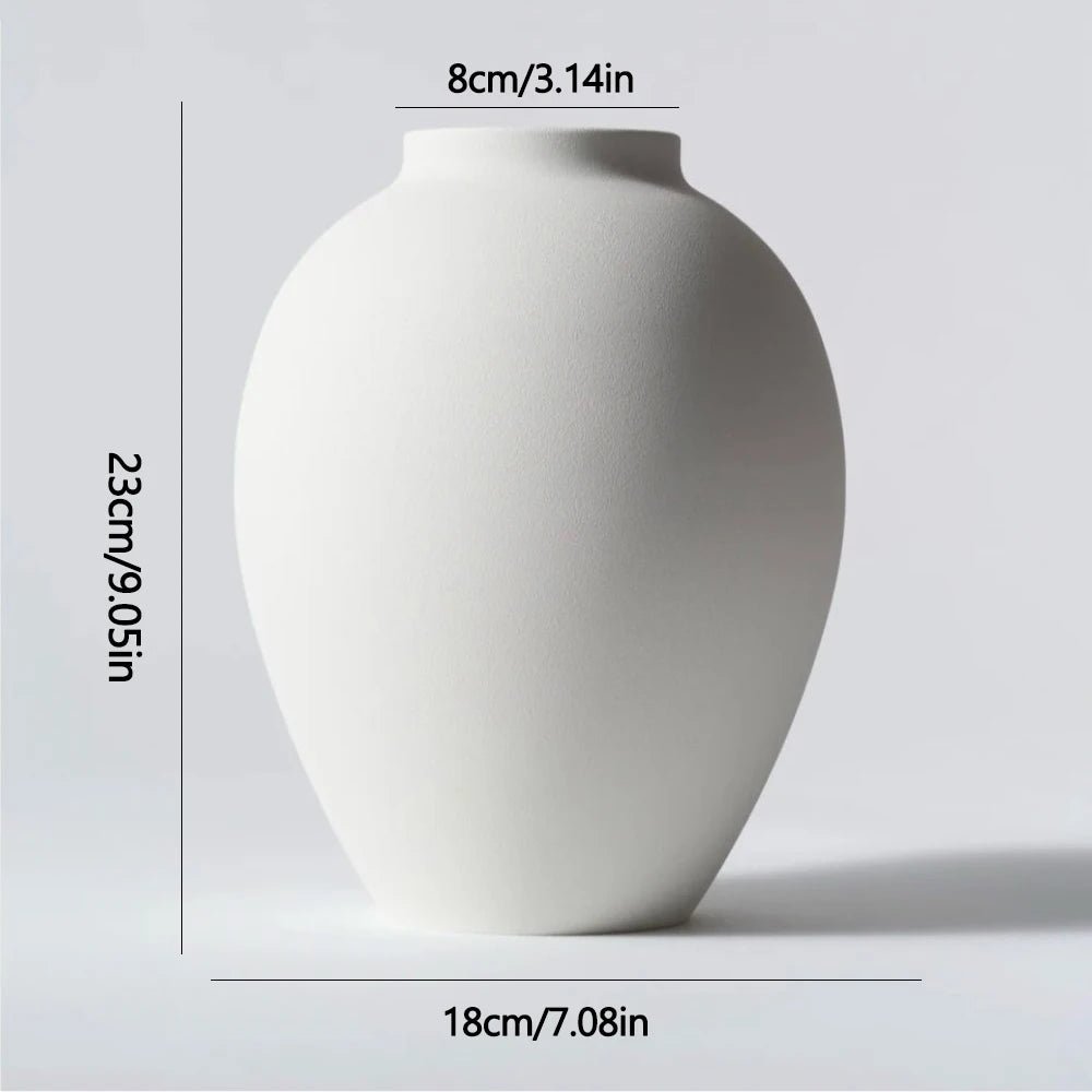 Vase en métal moderne,