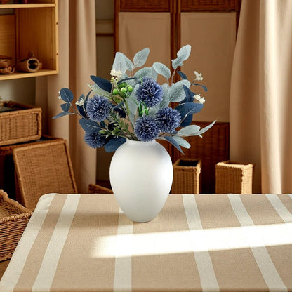 Vase en métal moderne,